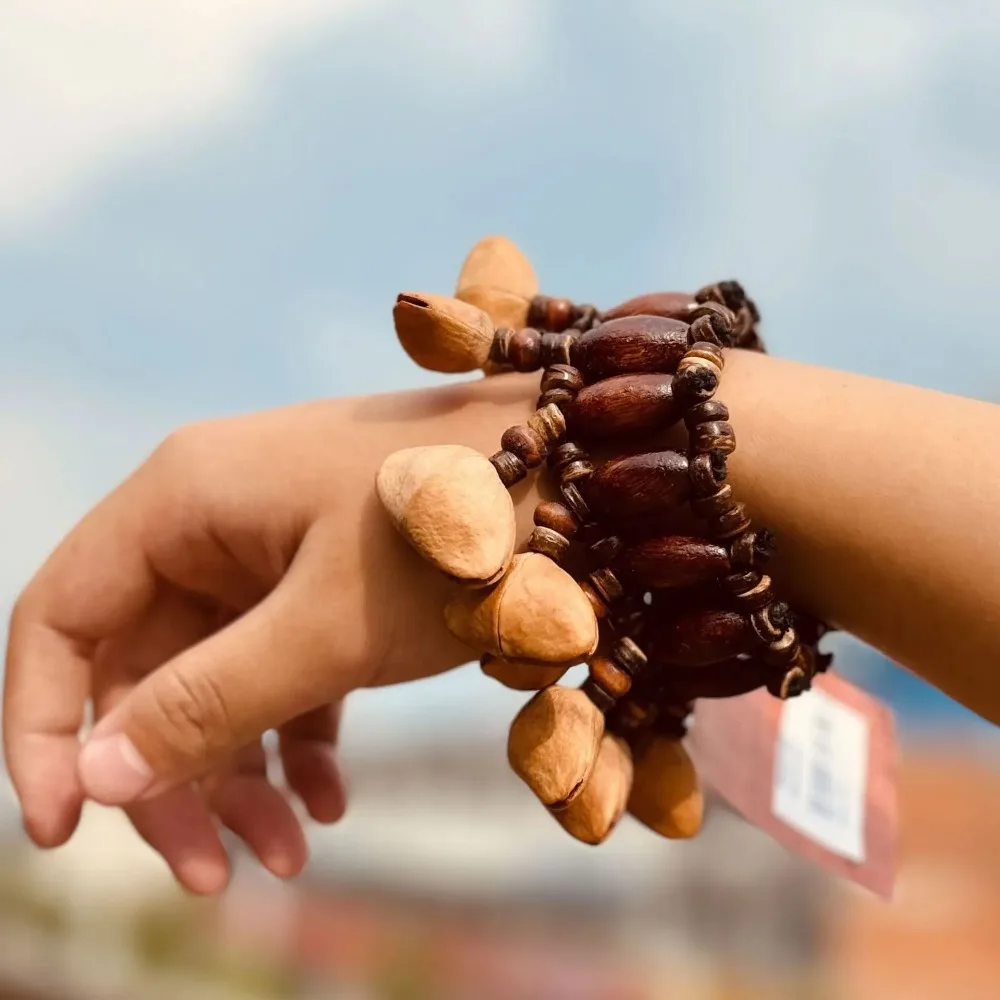 Natural Plant Seed Pod Wrist Rattle Bracelet Shaker Fruit Shell Sound Healing Hand Bell for Accompaniment Percussion Instrument