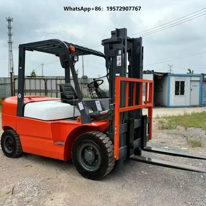 5 Ton Mini Forklift Two Stage Mast Outdoor Pavement Engine Solid/Pneumatic Tires for Warehouse Use