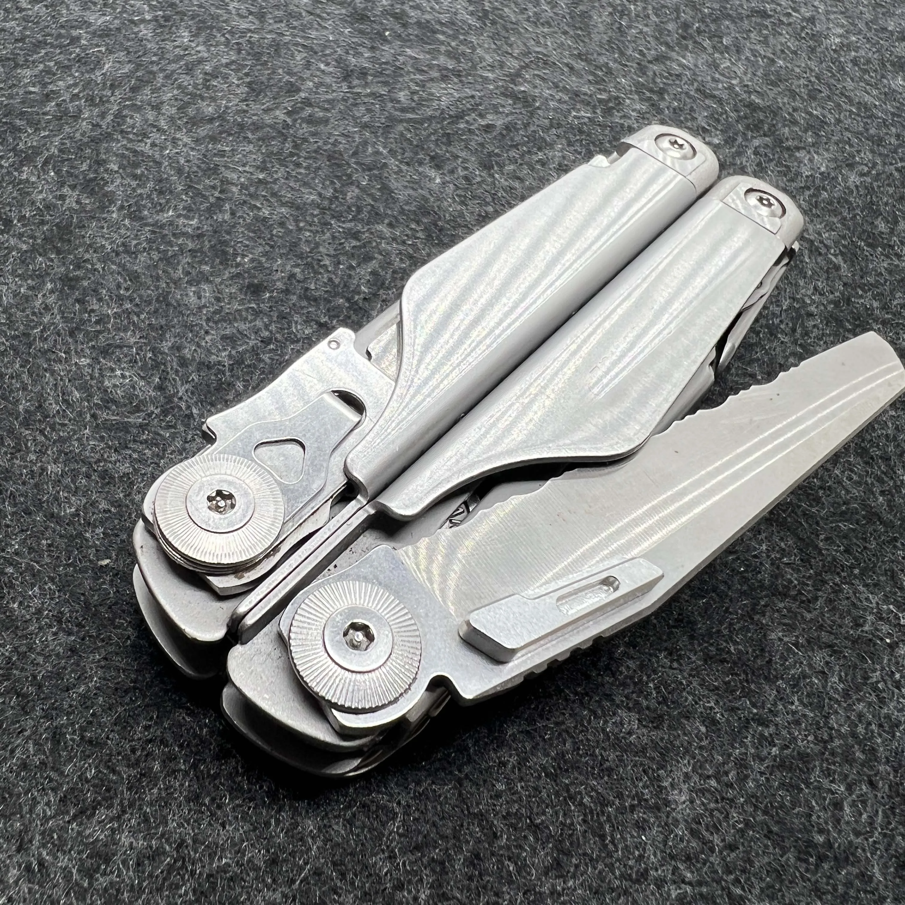 1 psc Aluminum Alloy Thumb Grip Easy open With 1.5*6mm slot For Leatherman Surge CNC DIY Accessories