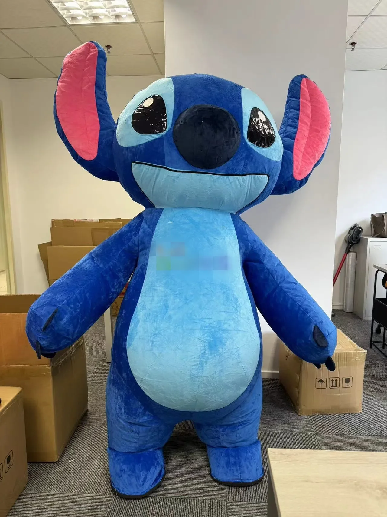 2028 Blaues Lilo & Stitch-Maskottchenkostüm, Zeichentrickfigur, 2 m/2,6 m, aufblasbares Walking Blue Stitch-Maskottchenkostüm