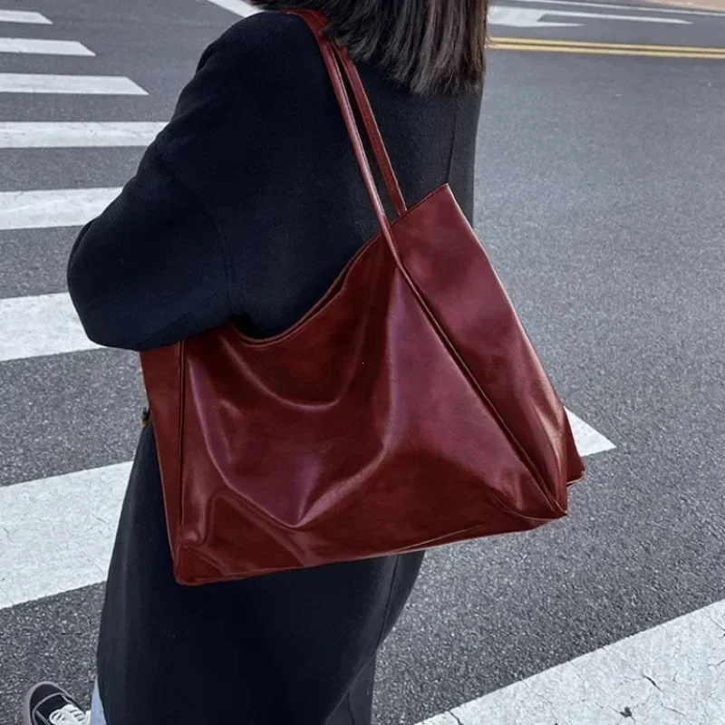 

Tote Bags for Women Large Capacity Underarm Pouch Soft Pu Leather Shoulder Bag Retro Casual Handbag Portable Bucket Bag 2025 New