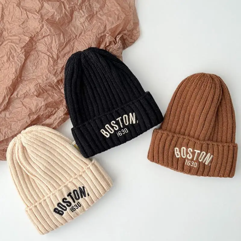 Nowa czapka dziecięca BOSTON Letter Winter Warm Baby Boys Girls Hat Bonnet Miękka ochrona uszu Niemowlę Maluch Dzianinowa czapka dziecięca Czapki