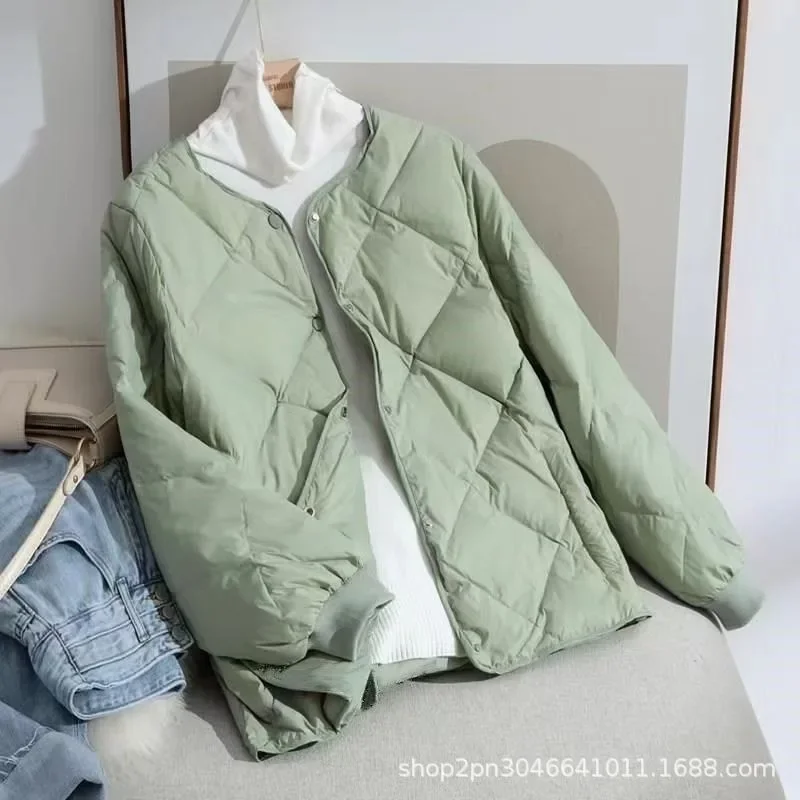 เสื้อแจ็คเก็ตผู้หญิงแบบเบา สไตล์แฟชั่น ทรงพาร์กา อุ่นสบาย บุผ้าแบบควิลท์ เหมาะสำหรับเดินทาง มีกระเป๋าใบใหญ่ ทรงหลวม คอทรงกลม ติดกระดุมแถวเดียว เสื้อผ้าผู้หญิง