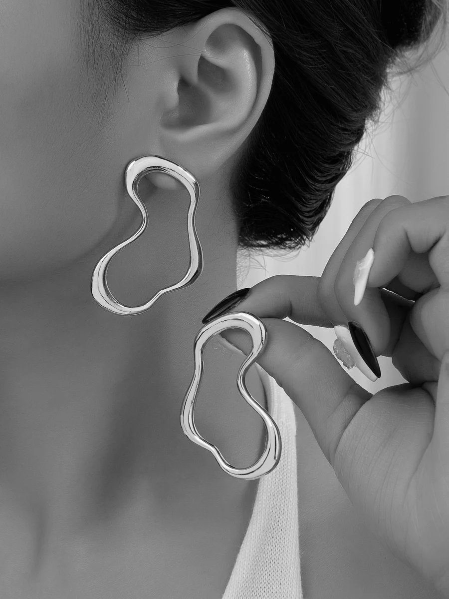 

Structured hollow-out stud earrings for everyday wear