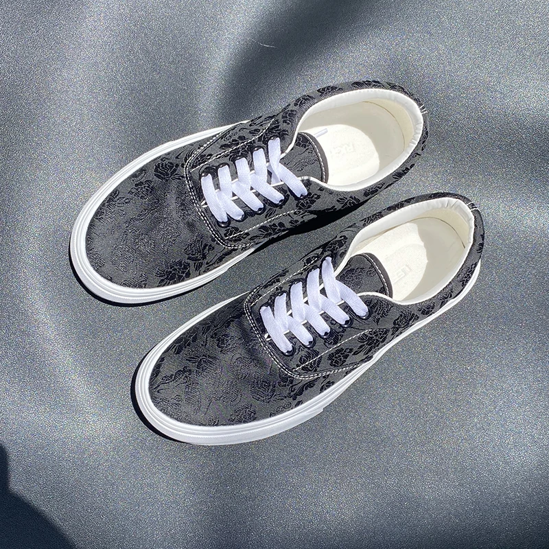 Summer Breathable Black Sneakers, Stylish Shoes for Men, Fashionable Couple Shoes, Casual Versatile Low-Top Men's Canvas Shoes, Unisex Model