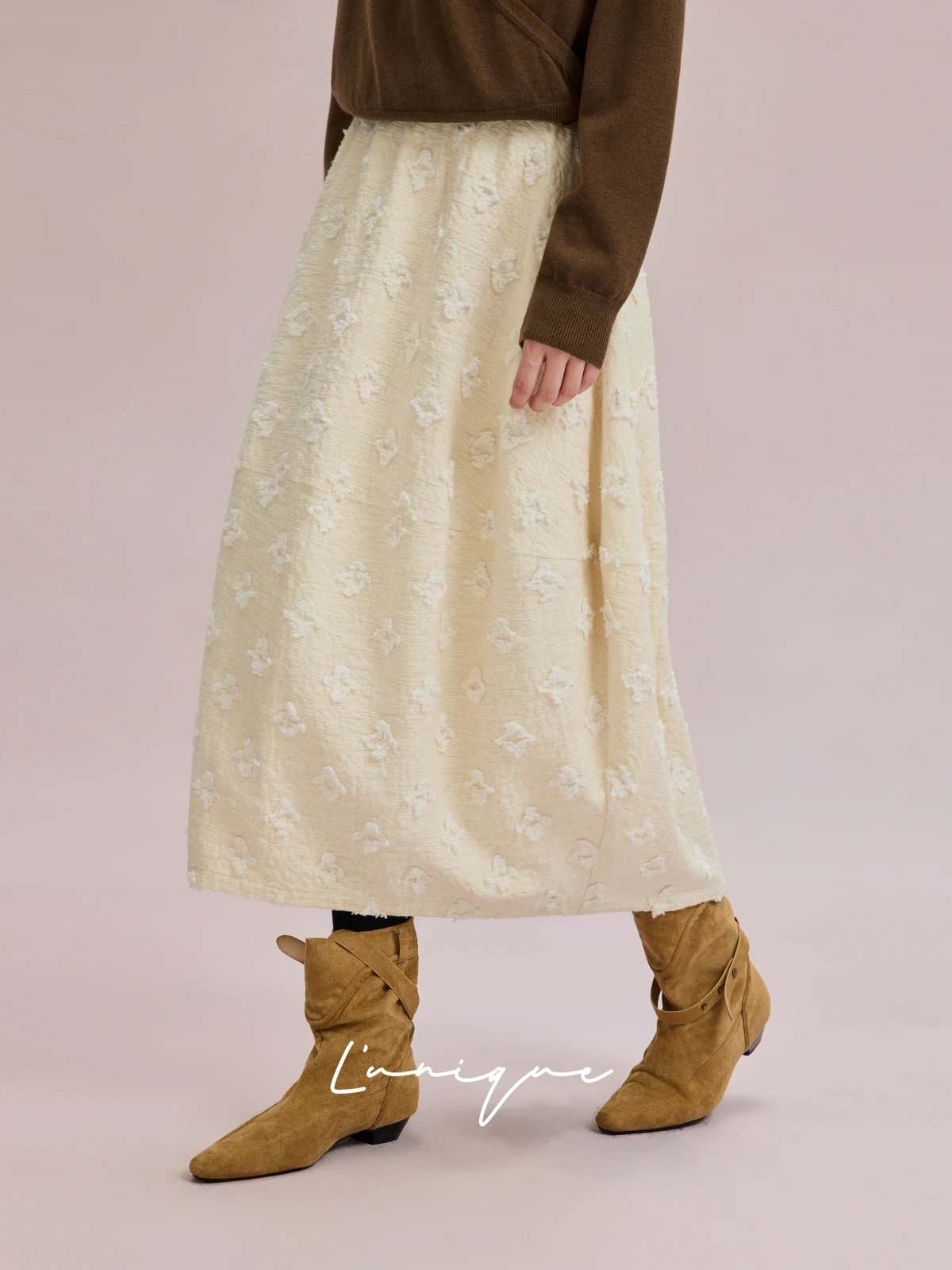 

Lunique Silken Padded 3D Floral Texture on f Skirt Women's Casual mid Waist A-Line Skirt Stand Fit Daily Wear