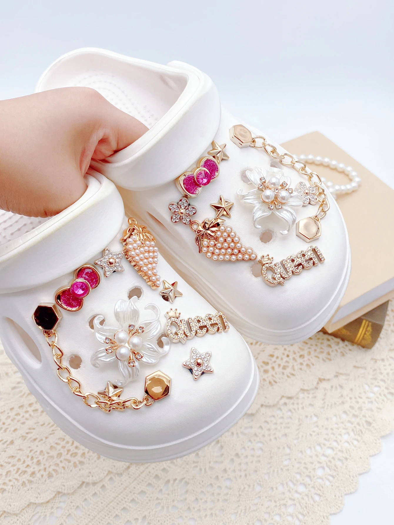 18pcs Fashion Rhinestone Pearl Flower Chain ABS Shoe Charms, Detachable DIY Clog Sandal Decorations. Versatile Shoe Clips & Buck
