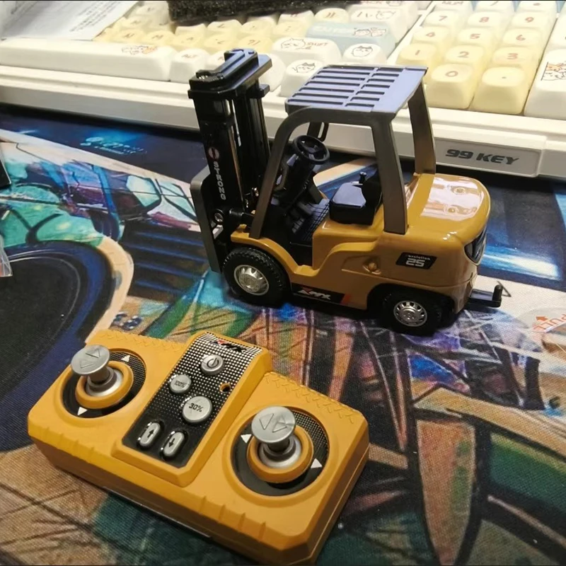 

2025 New 1/64 Remote Controlled Alloy Forklift Engineering Vehicle Tabletop Toys Controllable Car Model Collection Toy Boys Gift