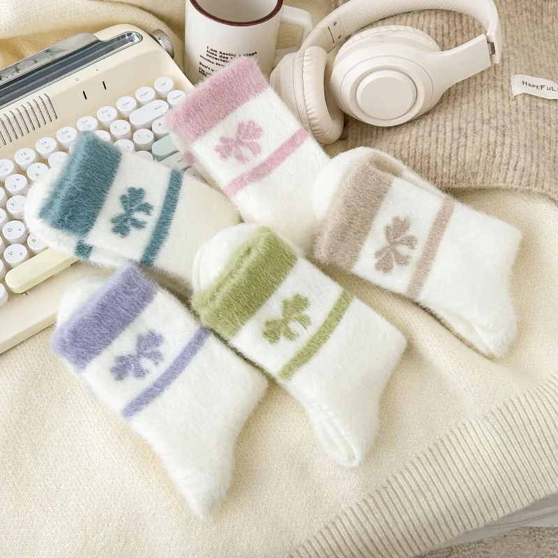 1/5 أزواج من جوارب النوم النسائية للخريف والشتاء الدافئة السميكة للأرضيات المنزلية غير الرسمية المريحة في منتصف الأنبوب جوارب نسائية عصرية #1