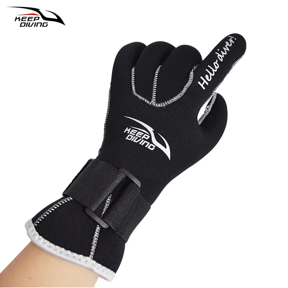 Thumbnail 2 - #5 Top Swim Gloves Picks for Every Budget