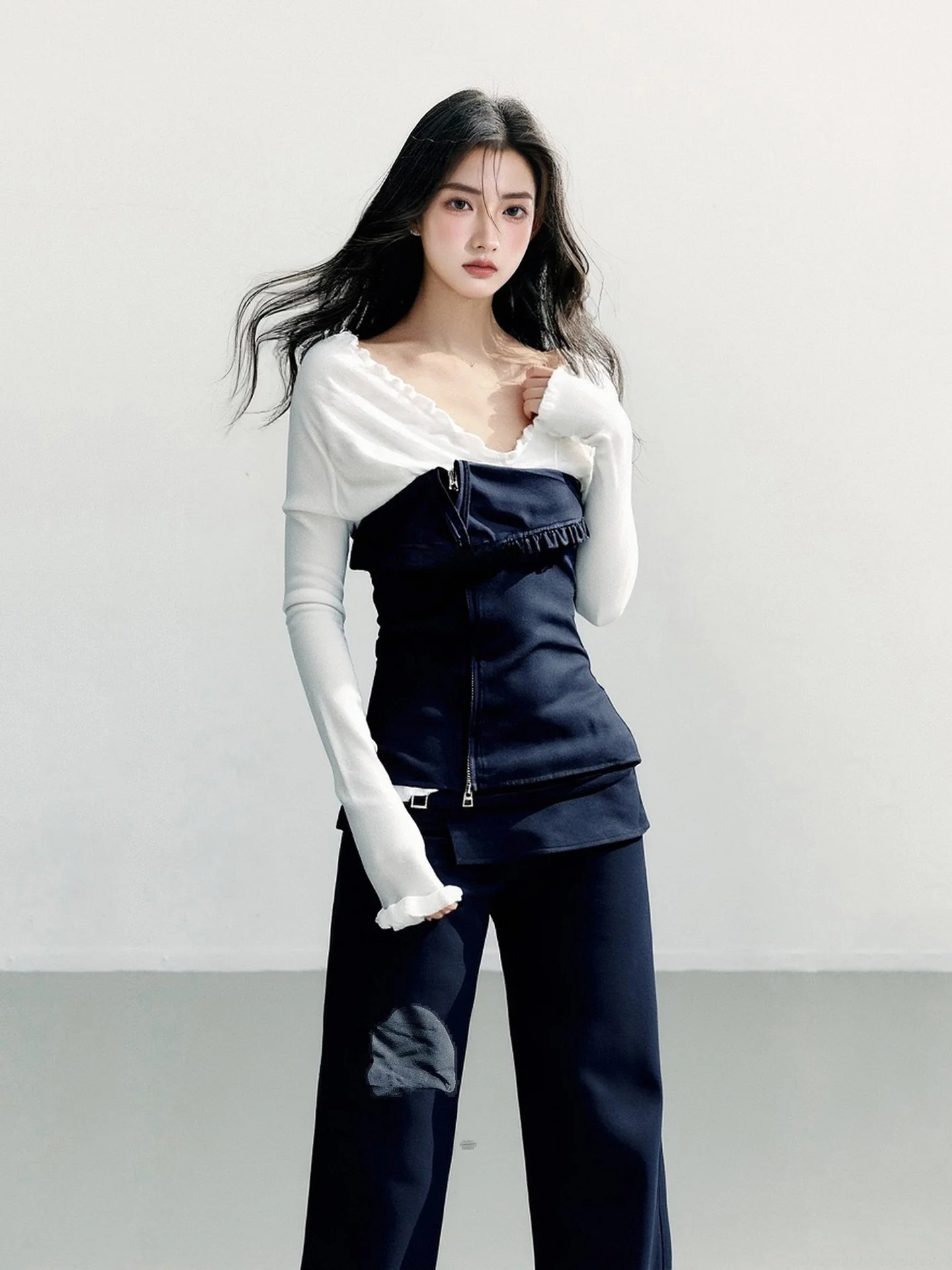 

Женская приталенная футболка LIXIAOWAN с дизайнерскими элементами, синяя, с пэчворком на плечах, длинный рукав, повседневная, дышащая, для весеннего сезона