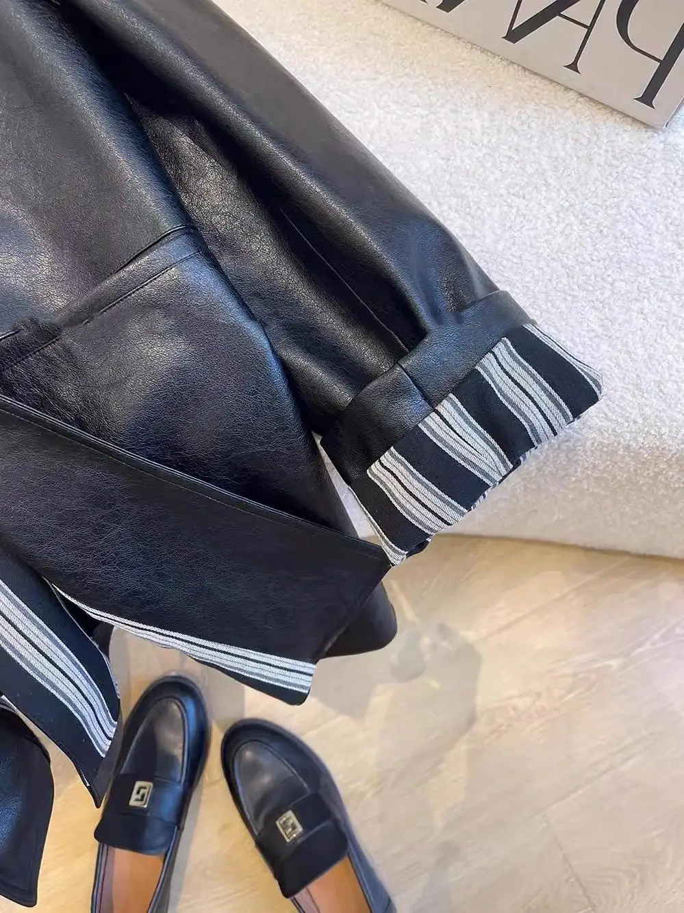 Casaco Retro de Couro Ort para Mulheres, Estilo Pesado e Versátil, Casaco Longo com Decote em V para Outono