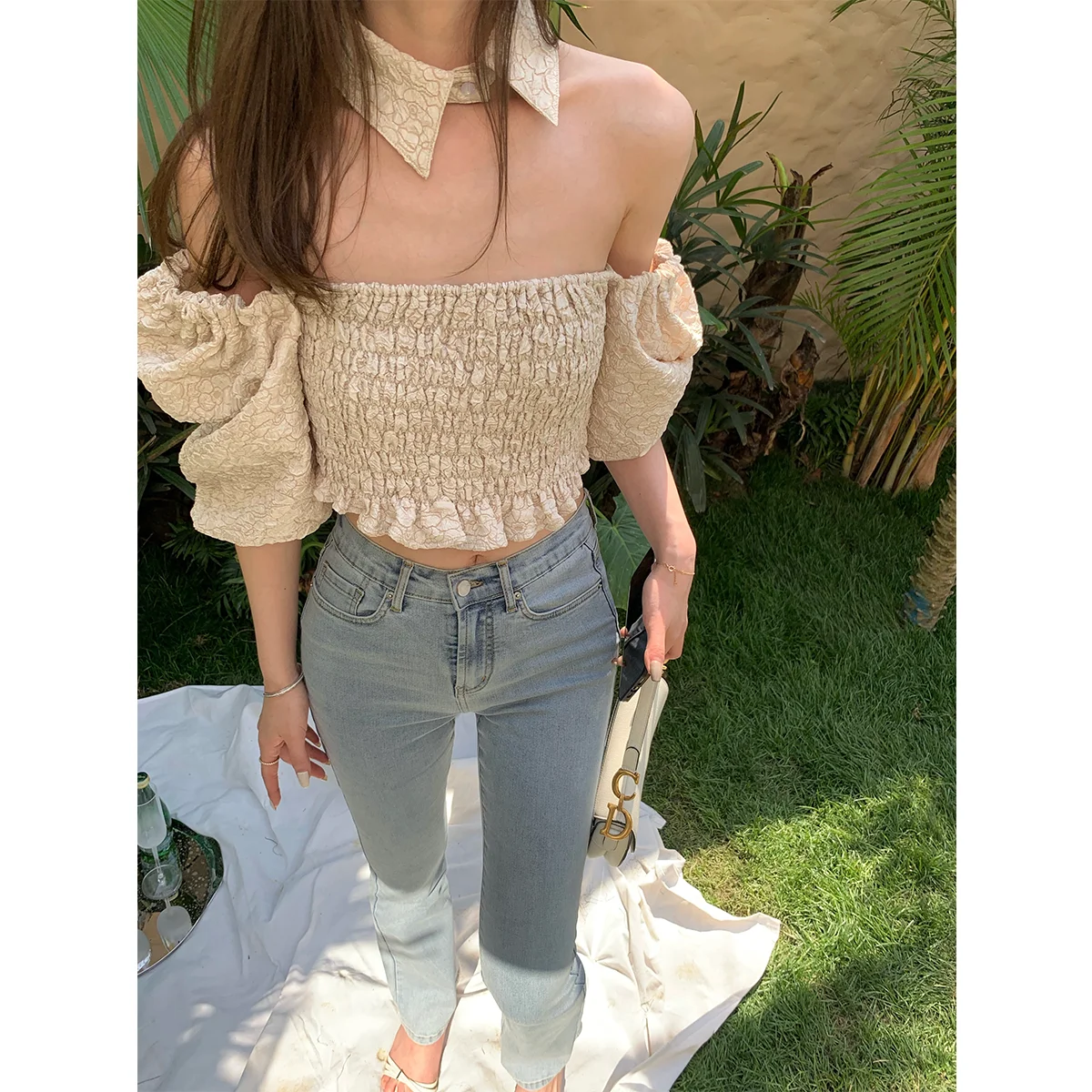 

Романтический облегающий топ с вышивкой и открытыми плечами, рукавами-фонариками, бежевый, от JXu Original Design