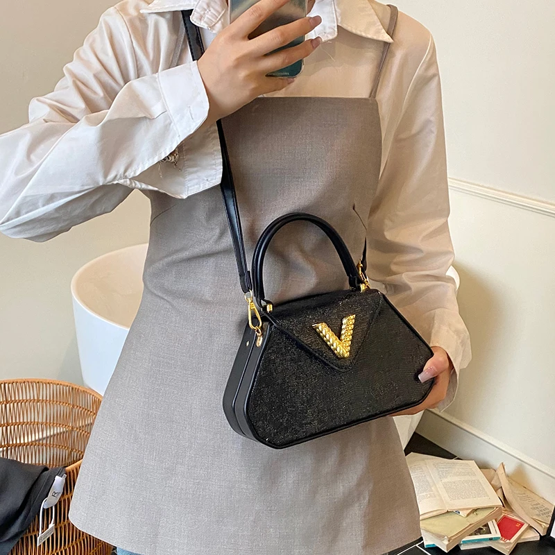 

Chic Stylish Clutch Purse Bag for Women Party Night with Mini Design and Simple Letter Logo Vintage Look