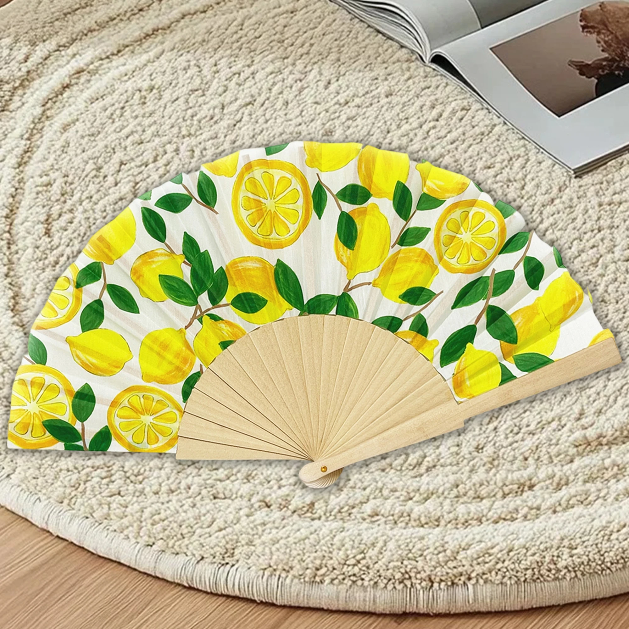 

Складной ручной веер с цитрусовым узором. Стильный портативный веер для вечеринок, свадеб, дней рождения — уникальная идея подарка для гостей и