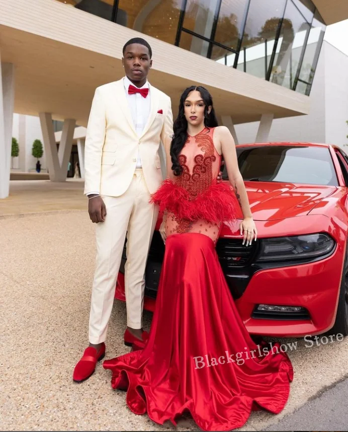 

Exquisite Mermaid Ball Gowns Prom Dress 2025 Red Round Neck Sheer Diamante Feather Applique Women's Party vestido gala Custom