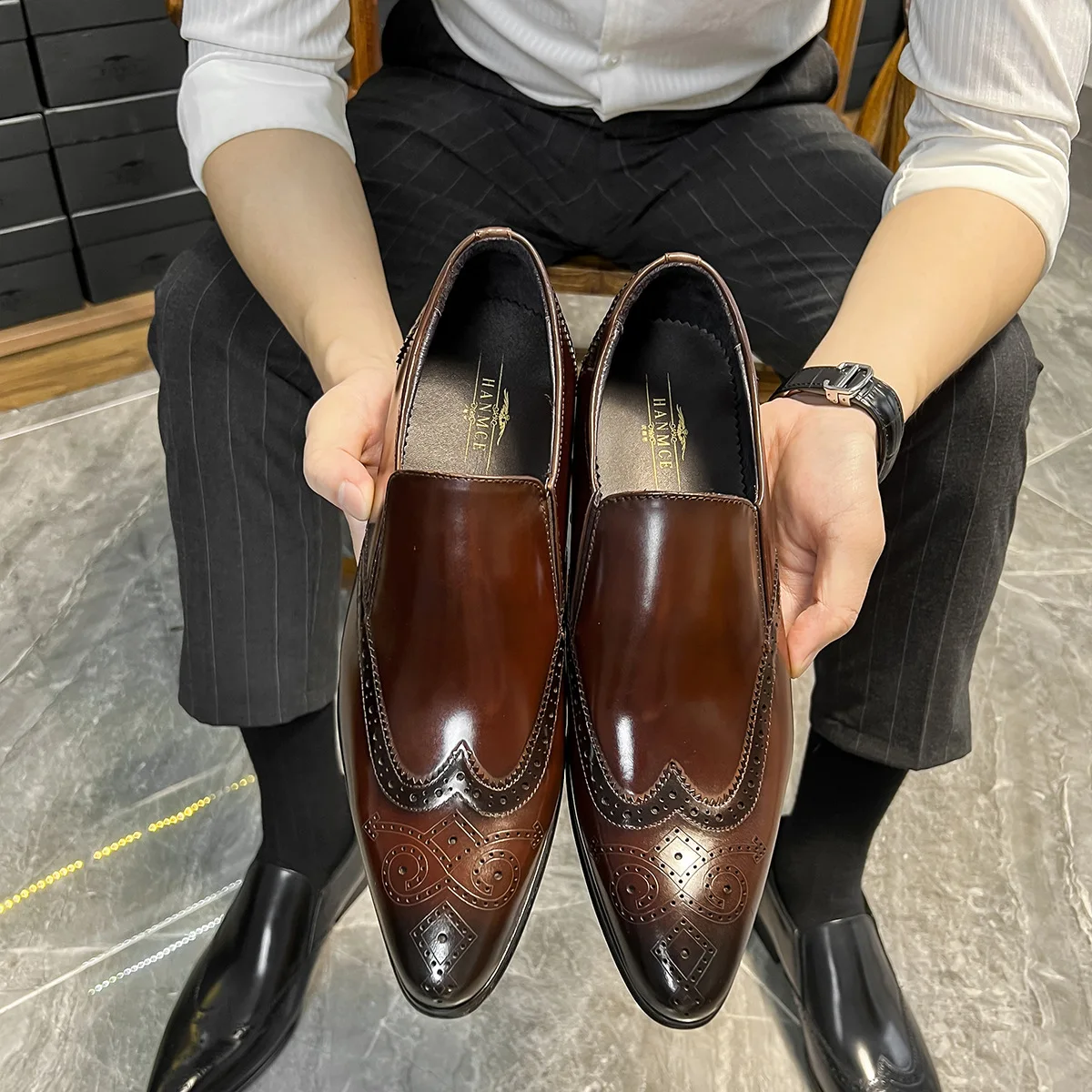 

Genuine leather Men brogue Business Wedding banquet shoes casual flat shoes vintage handmade oxford shoes for men black