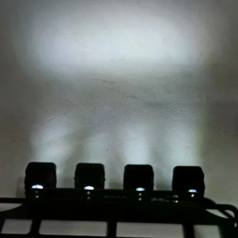 

MN82 Металлический багажник на крышу со светодиодной подсветкой Радиоуправляемая модель автомобиля Обновление деталей Аксессуары Моделирование багажника на крышу с четырьмя огнями