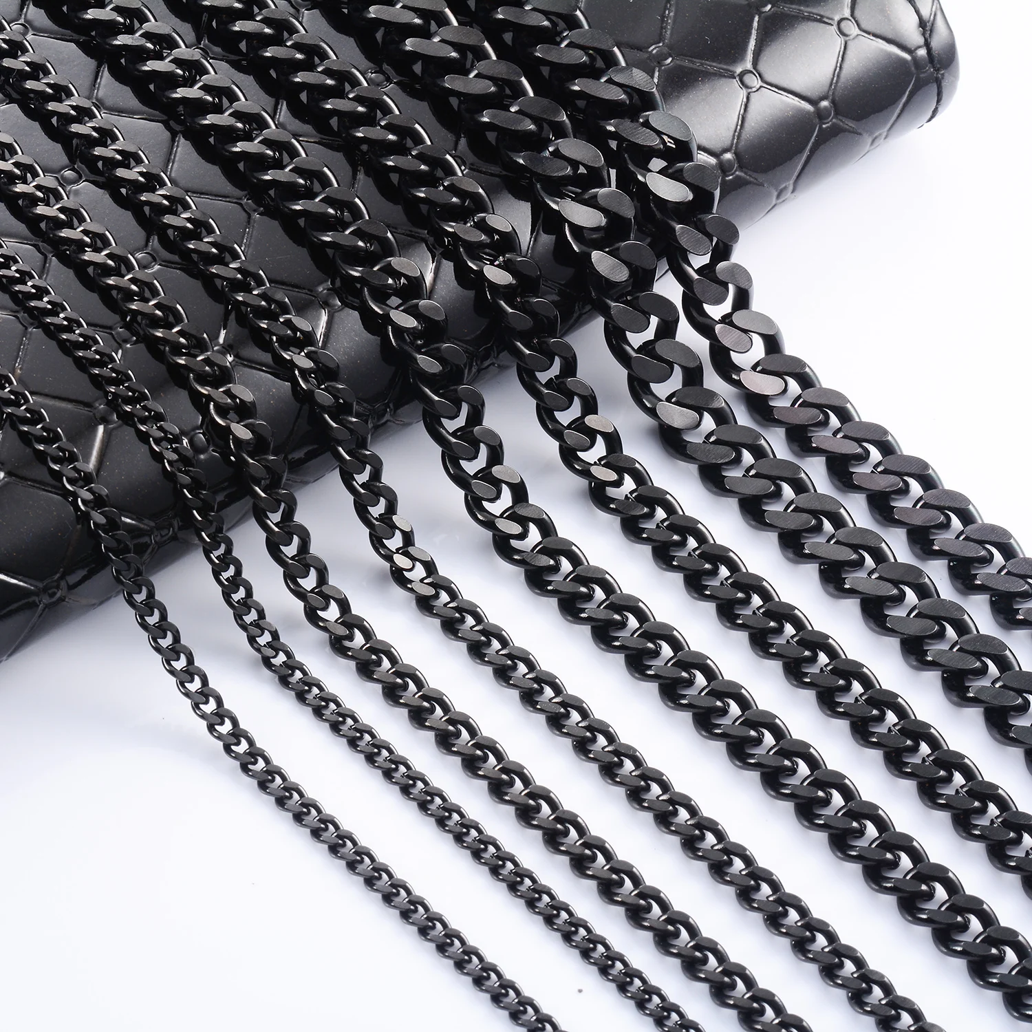 Schwarze Basic Punk Choker Halskette aus Edelstahl mit kubanischem Gliederkettenmuster, solide Metallkette, Schmuckgeschenk für Männer und Frauen. – Detail 1