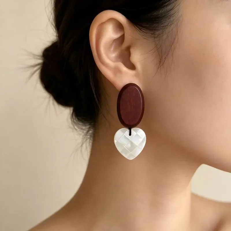 Retro oval wood plaid love white fritillary earrings niche literary temperament women's commuter versatile earrings