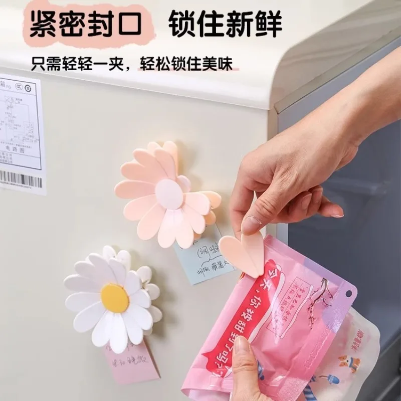 Daisy Food Sealing Clip, Potato Chips Snack Clip, Refrigerator Magnetic Suction Moisture-proof Flower Sealing Clip, Plastic