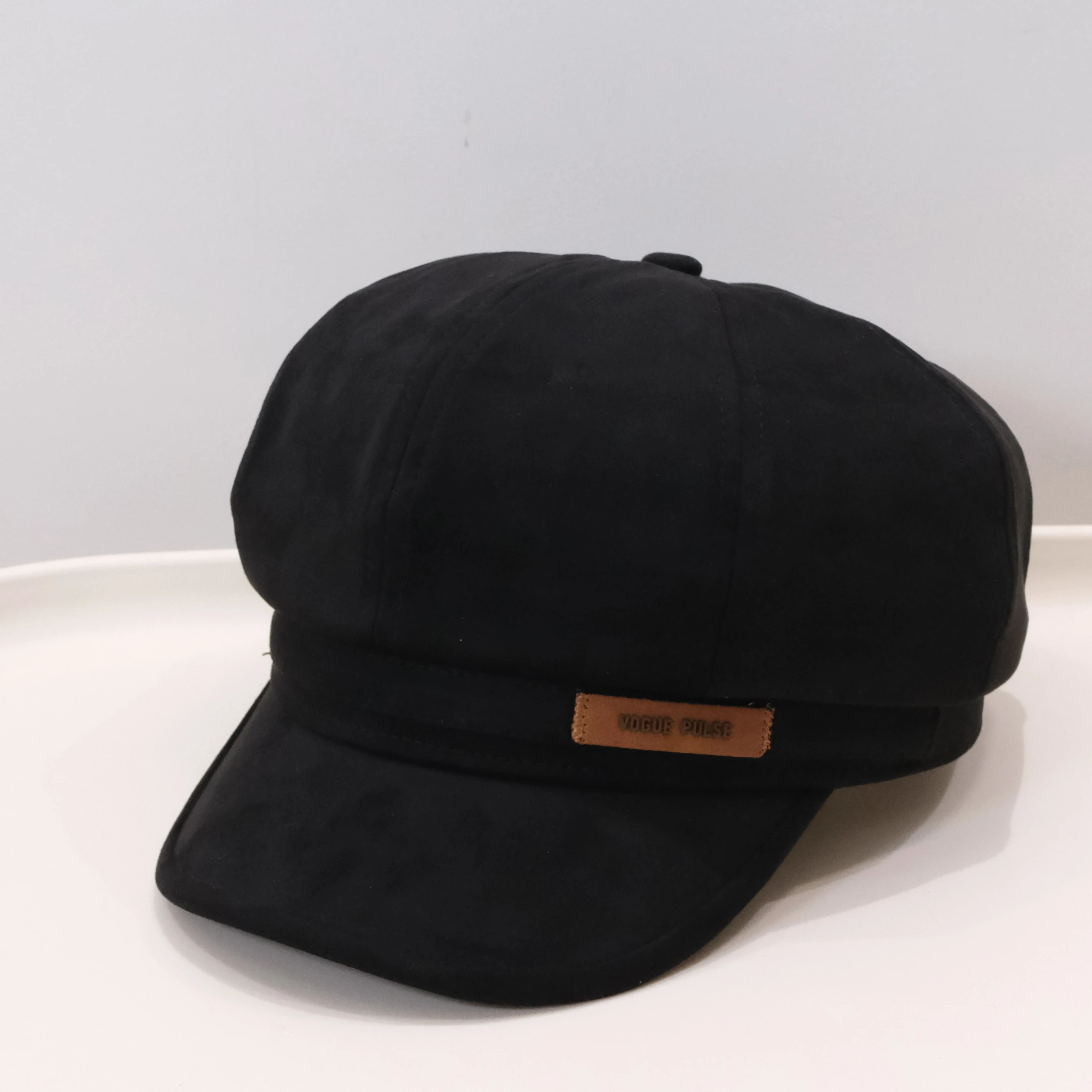Solid color matte leather octagonal newsboy hat with a Korean retro style, suitable for both commuting and shopping.