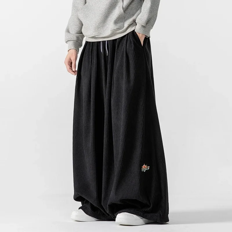 2024 Men Corduroyกางเกงขากว้างผู้ชายสไตล์ญี่ปุ่นหลวมหนาสบายๆเย็บปักถักร้อยกางเกงHip Hop Mens Streetwearกางเกง