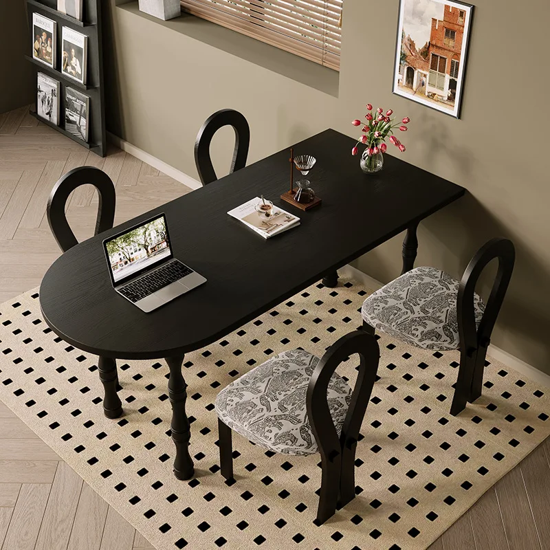 Tavolo da pranzo per la casa