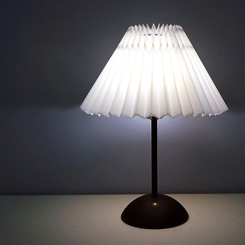 LED Table Lamp Nordic Pleated Fabric USB Plug For Living Room Home Bedroom Atmosphere Decoration Not Including Bulbs