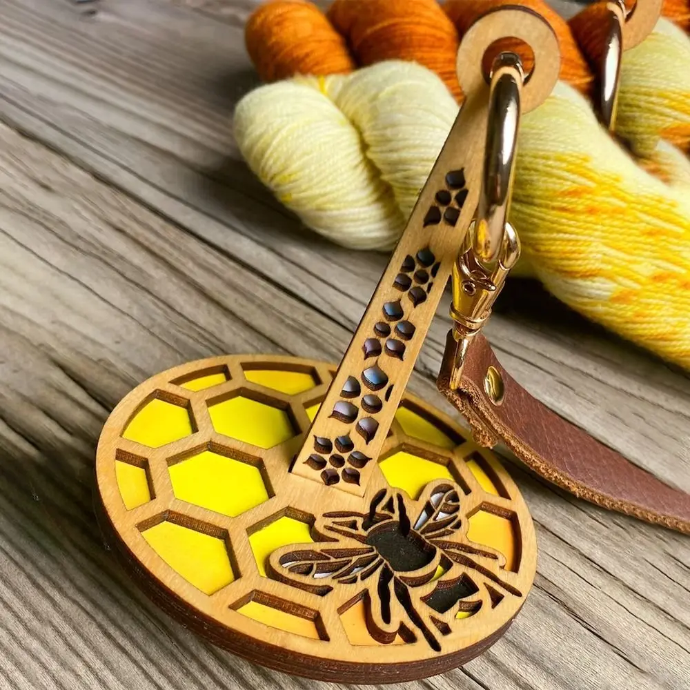 Supporto per filato da polso portatile in legno con cinturino da polso in pelle per prevenire il groviglio del filato supporto per filato all'uncinetto per maglieria