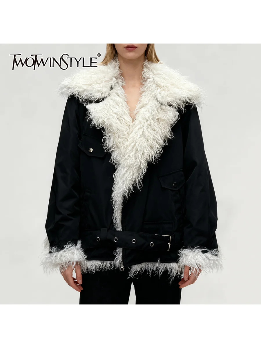 

TWOTWINSTYLE хит цвета сращенные куртки из искусственного меха для женщин с лацканами и длинными рукавами лоскутное пальто с поясом женская зимняя модная одежда