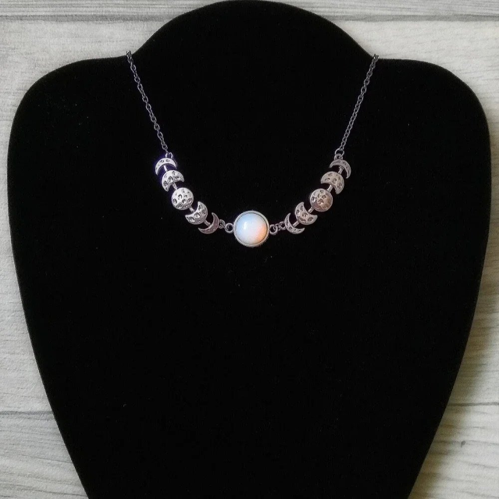 Temperament Gothic Sliver Color Crescent Moon Triple Moon Goddess Opal Necklace for Women Halloween Party Amulet Jewelry Gifts