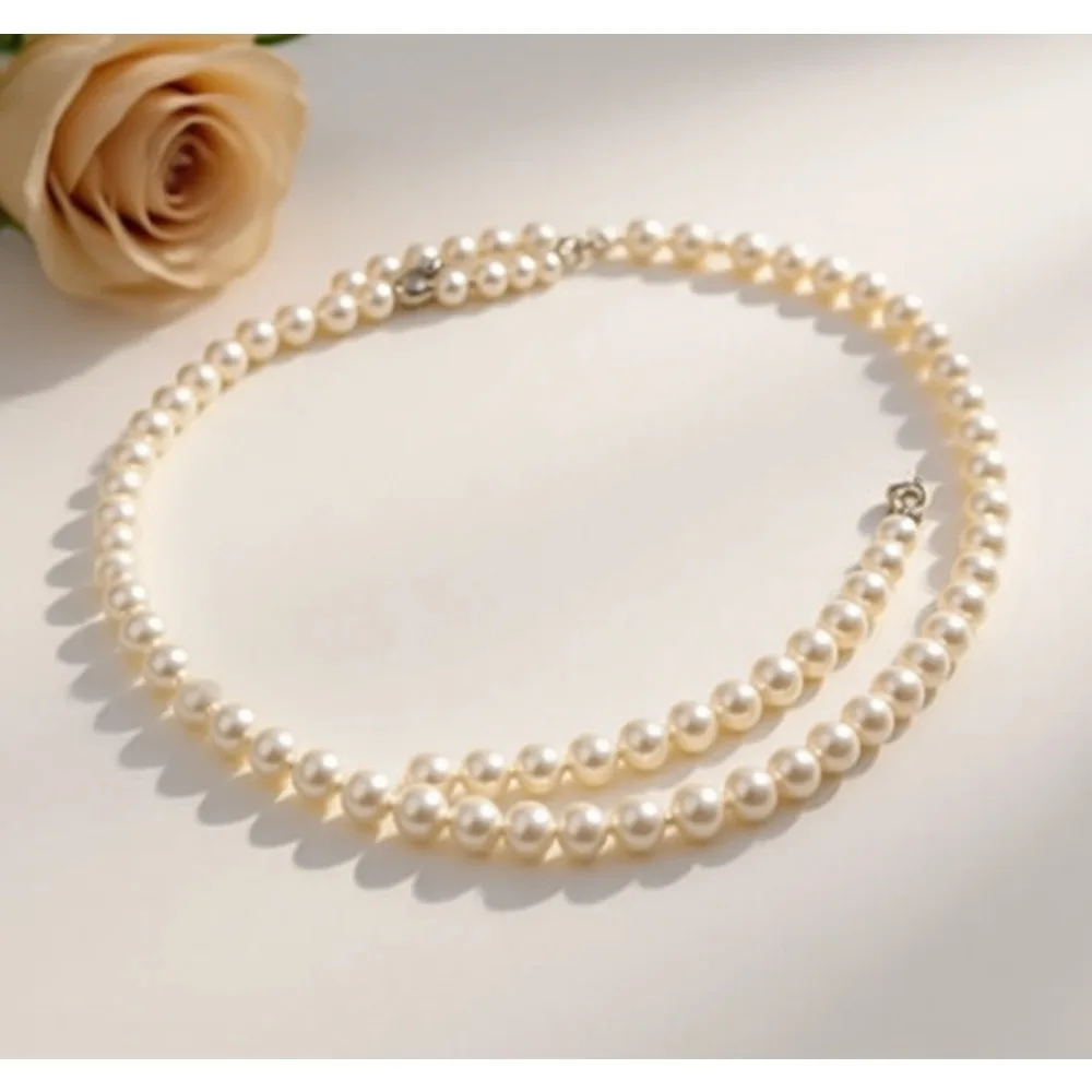 

Комплект украшений 1920-х годов: трехслойное ожерелье из искусственного жемчуга и серьги с кристаллами и стразами, эффектные свадебные украшения