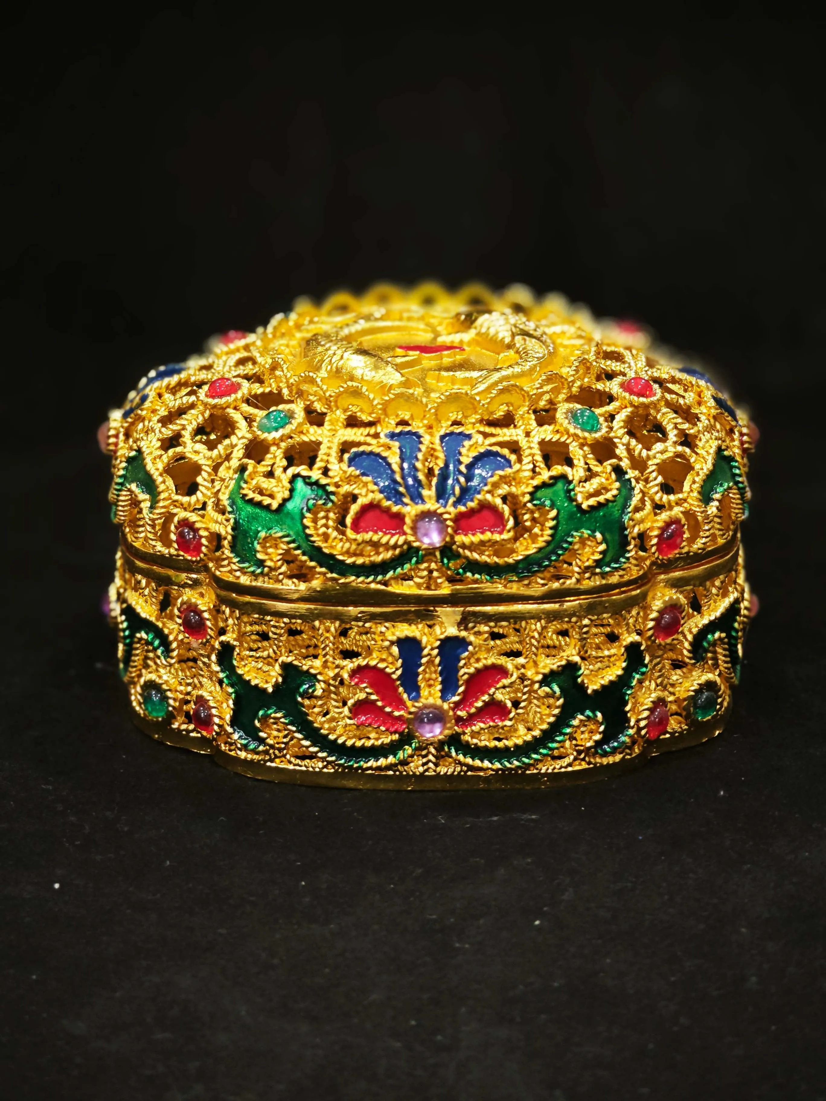 Antique court royal boutique four-leaf clover gilt filament hollow enamel color inlaid gemstone box ink box jewelry box