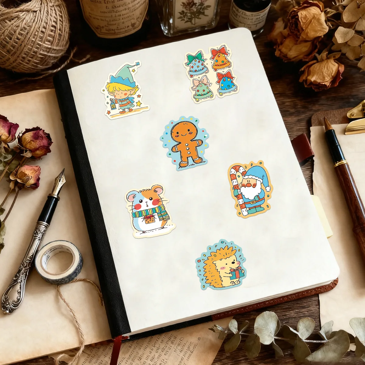 สติกเกอร์ลายกราฟฟิตี้คริสต์มาสสุดน่ารัก 10/50 ชิ้น ของเล่น DIY สร้างสรรค์สำหรับฤดูหนาว ใช้ตกแต่งขวด สมุดภาพ กระเป๋าเดินทาง สไตล์สวยงาม