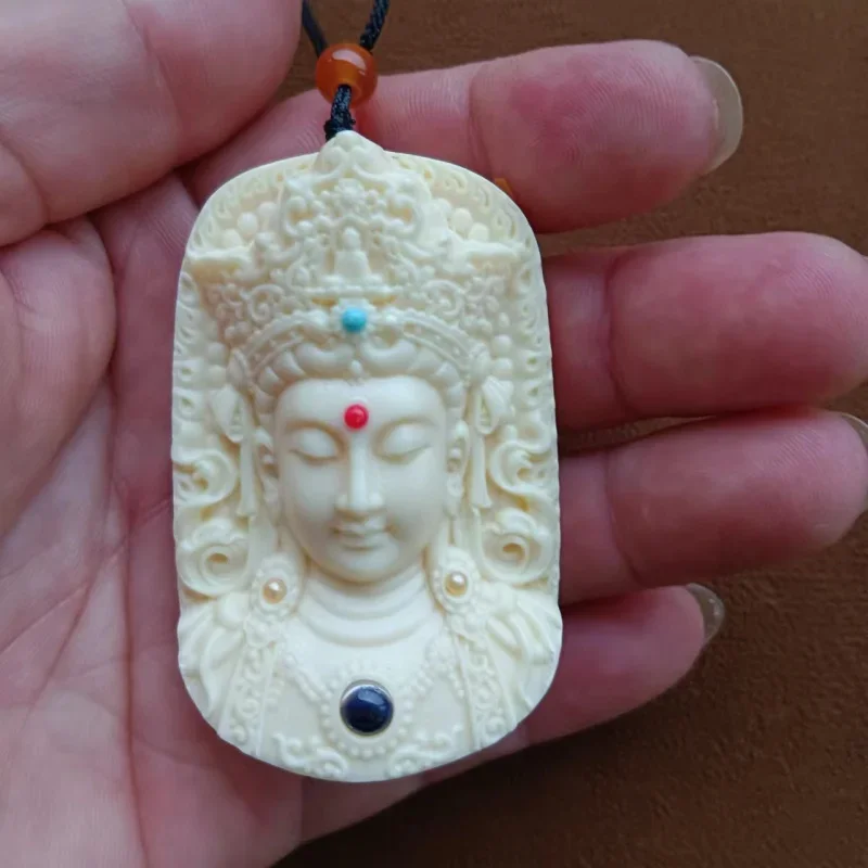 

Ivory Nut Carved Guanyin's Head Pendant Buddha Statue Handheld Artsy Object Ornament Neck Hanging Wholes New Design