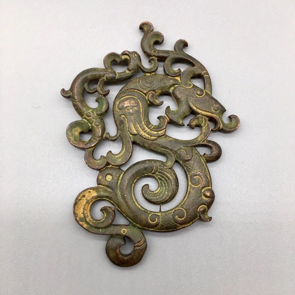 The old collection of the old bronze ware hollow dragon and phoenix double-sided brand copper pendant is small