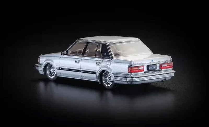 

*Предпродажа* Литая под давлением модель автомобиля Xcartoys 1:64 Crown Lowrider