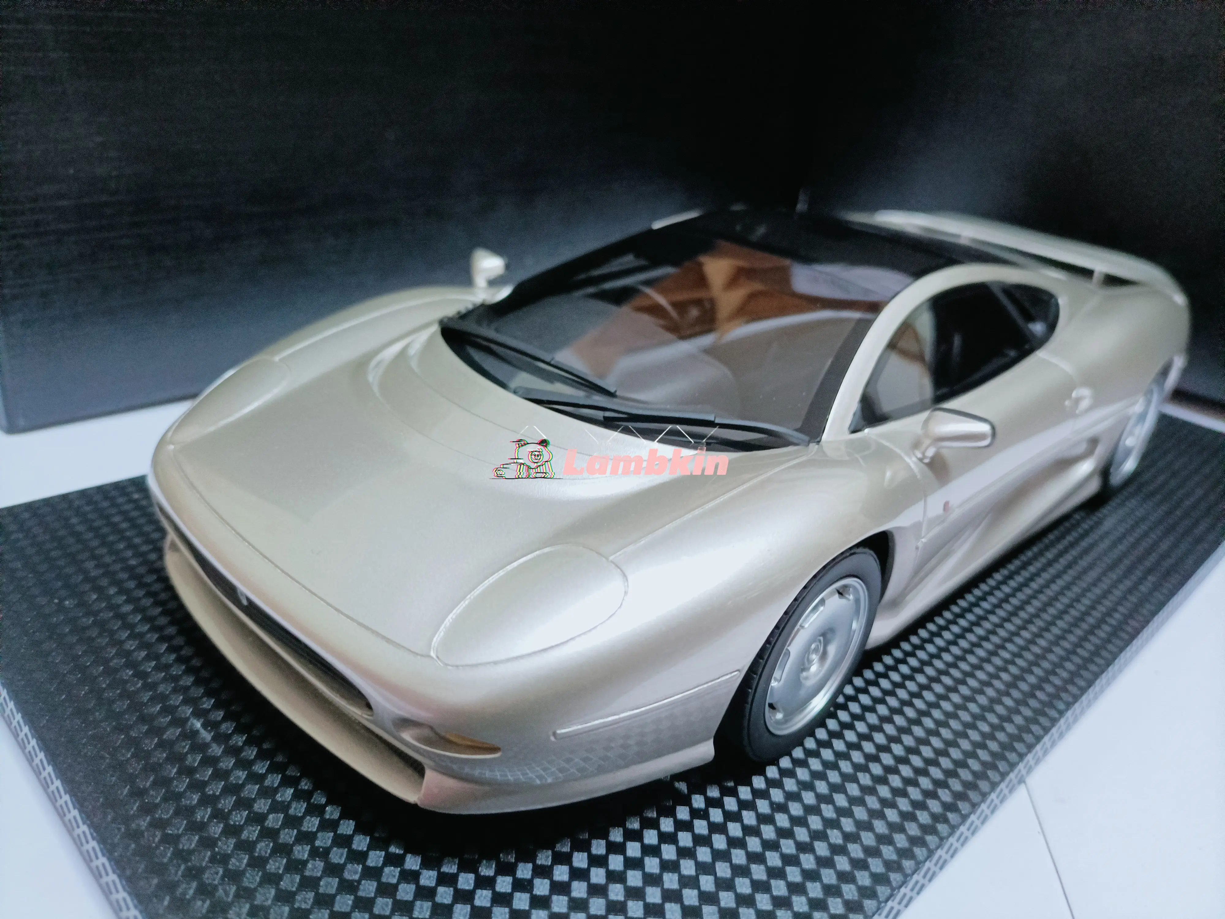 1/18 Original jaguar XJ220 1992 resin simulation coupe model  special price Collection Gift Miniature