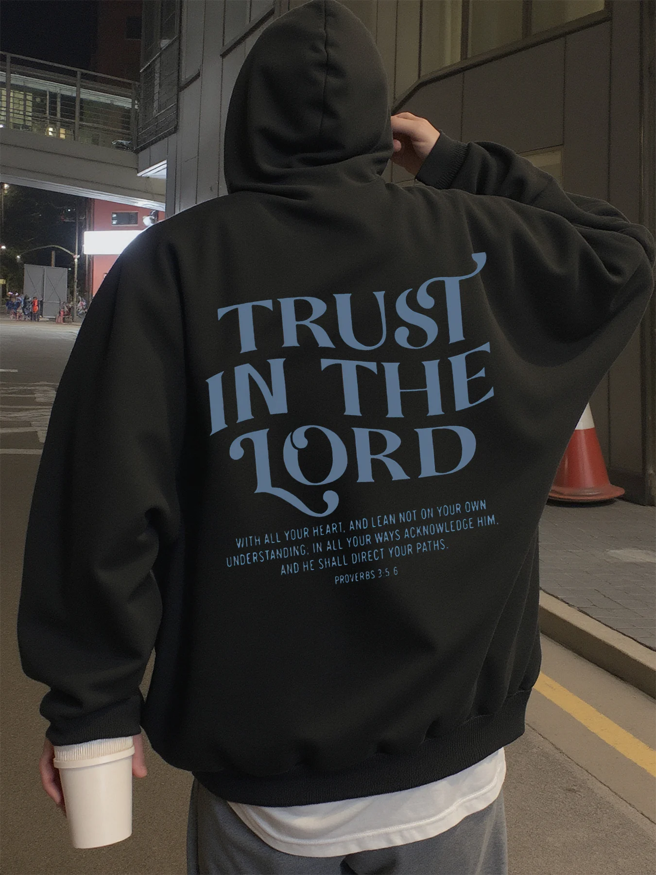 

Толстовка с капюшоном для мужчин, уличная одежда, дизайн с фразой «Трст во Господи», мужские толстовки с рисунком, подходят для ношения весны, осени и зимы.