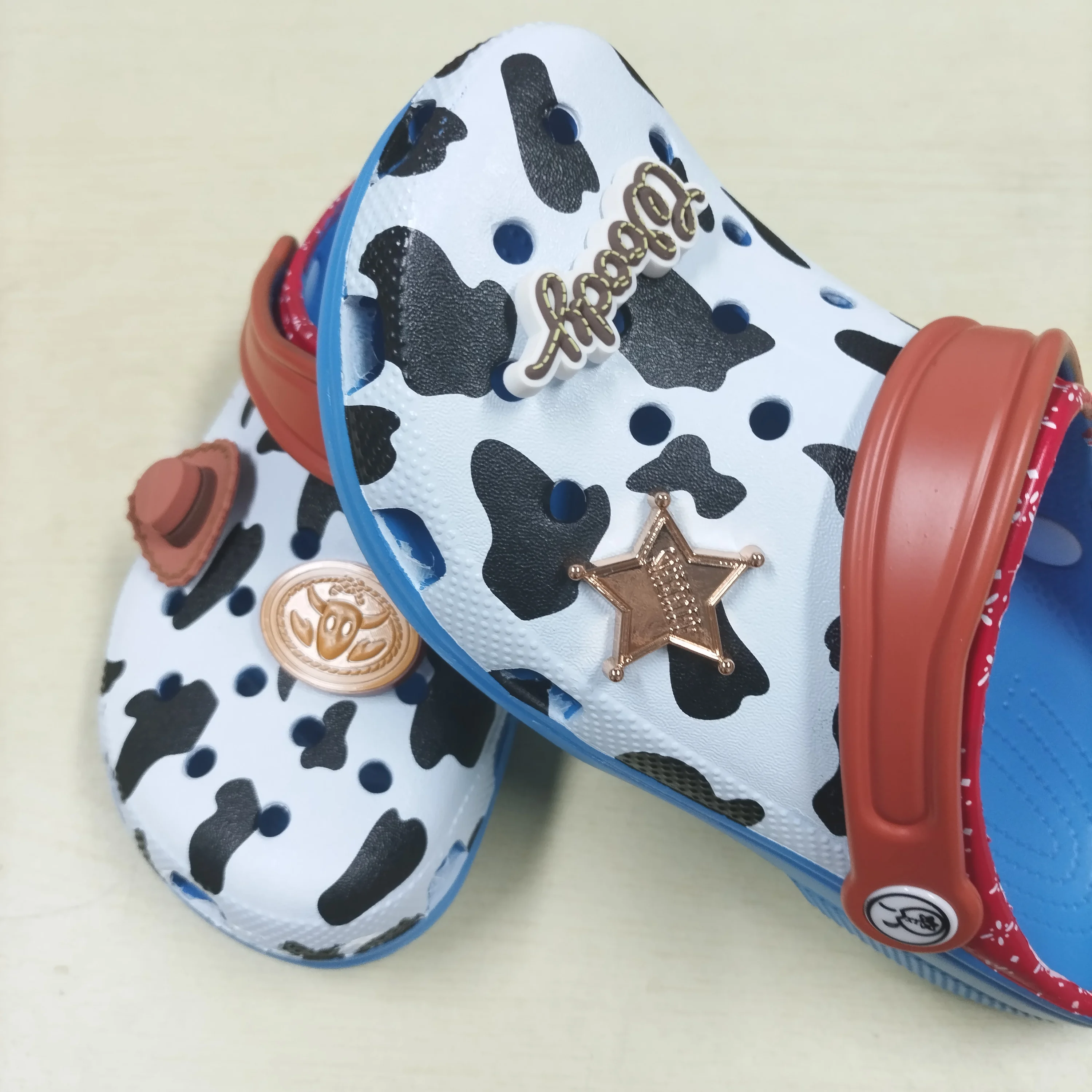 ديزني قصة لعبة وودي جيسي الطنانة الخفيفة ثقب الصنادل إيفا Kawaii المنزل نعال شاطئ أحذية شبشب صيفي للأطفال هدايا