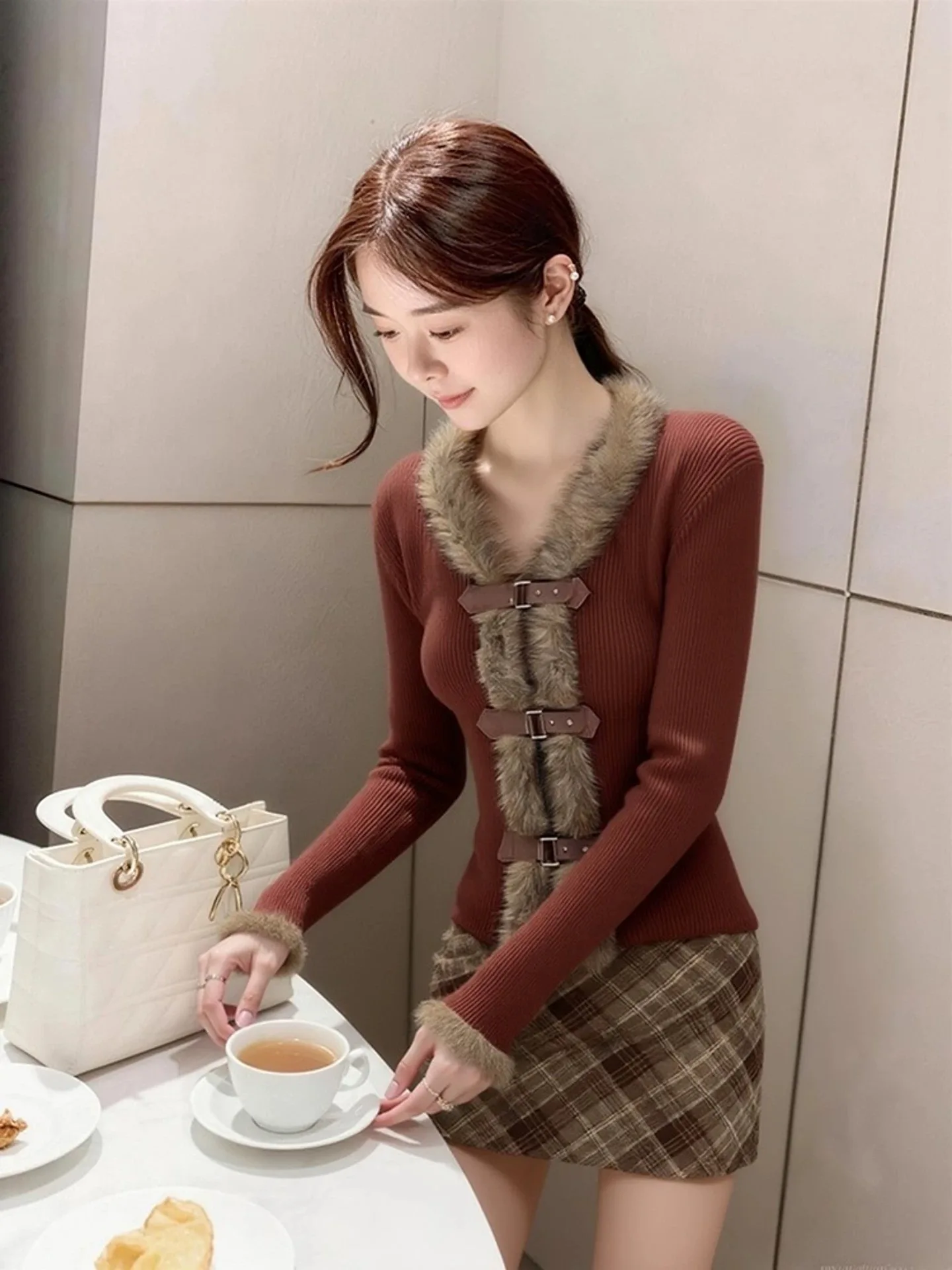 

Вязаный топ больших размеров с меховым воротником для женщин, винтажный, стройнящий, весенний, новый, в стиле ретро, с дизайнерским акцентом