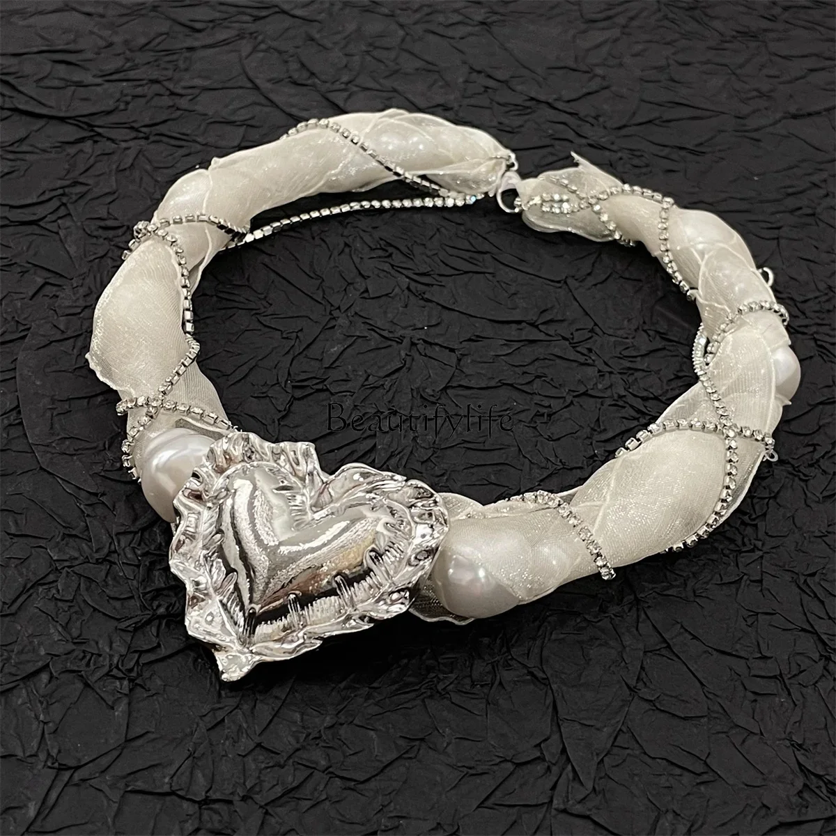 

European and American niche new light luxury metal love personalized fashion neck accessories neck accessories