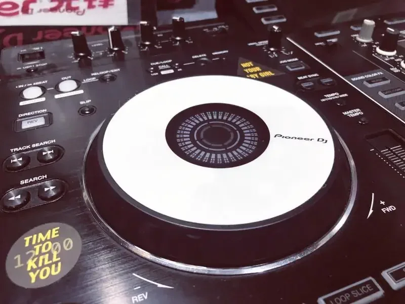 Protector de controlador DDJ-SR2/SX3/XDJ-RX2/RX3 - Película de vinilo antiarañazos (corte de precisión/sin residuos/blanco y negro)