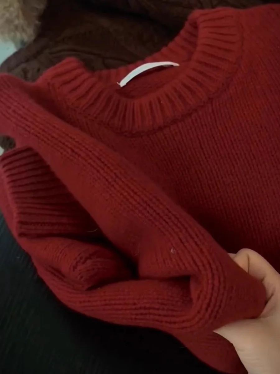 

Элитный красный вязаный свитер с круглым вырезом в корейском стиле, пуловер с длинными рукавами для повседневной носки, зимний модный антивозрастной свитер на Новый год для женщин