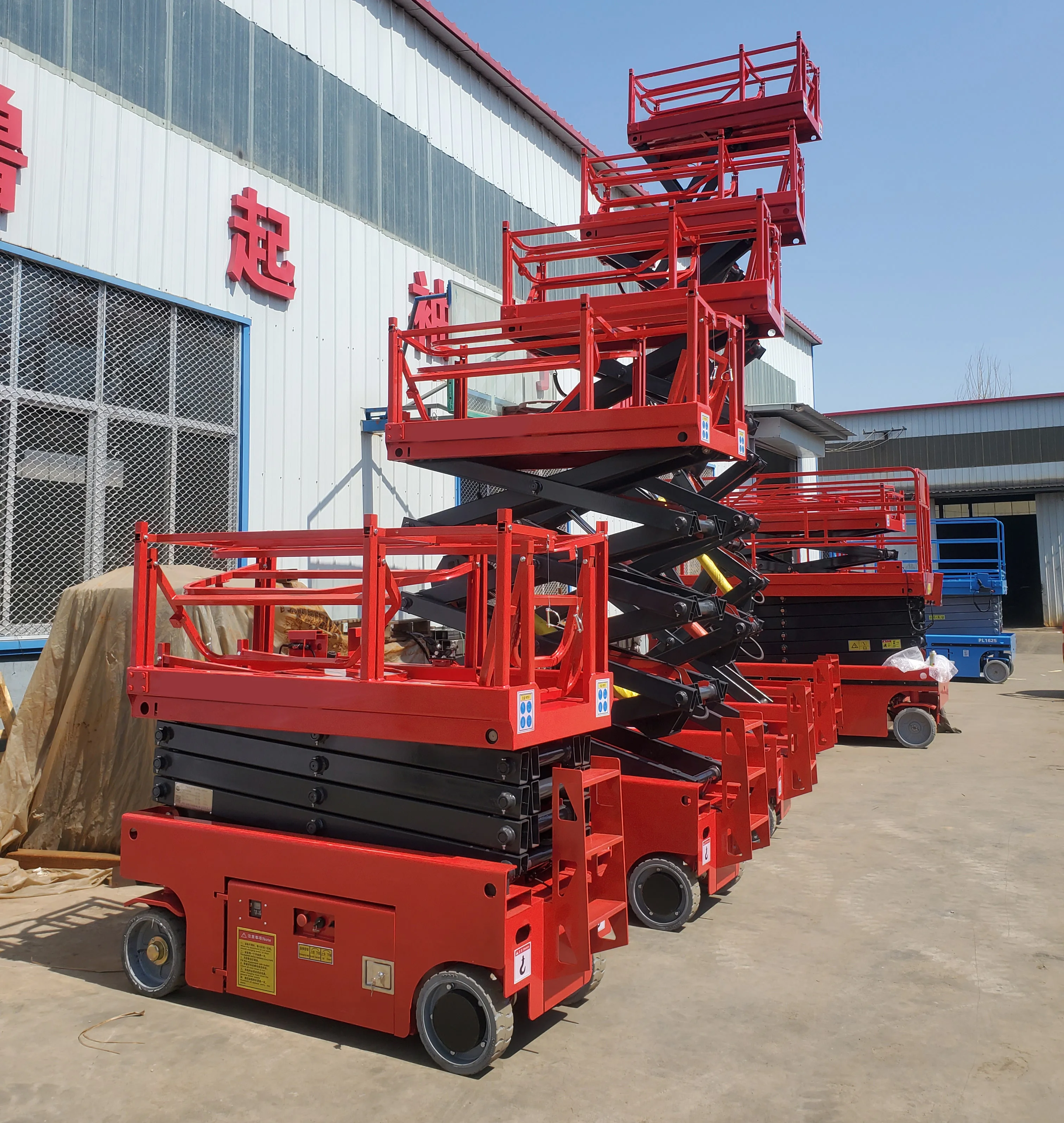 Electric Diesel 6m 12m 14m Self-Propelled Track 200KG Load Capacity Wheel Self-Leveling Scissor Lift For Sale