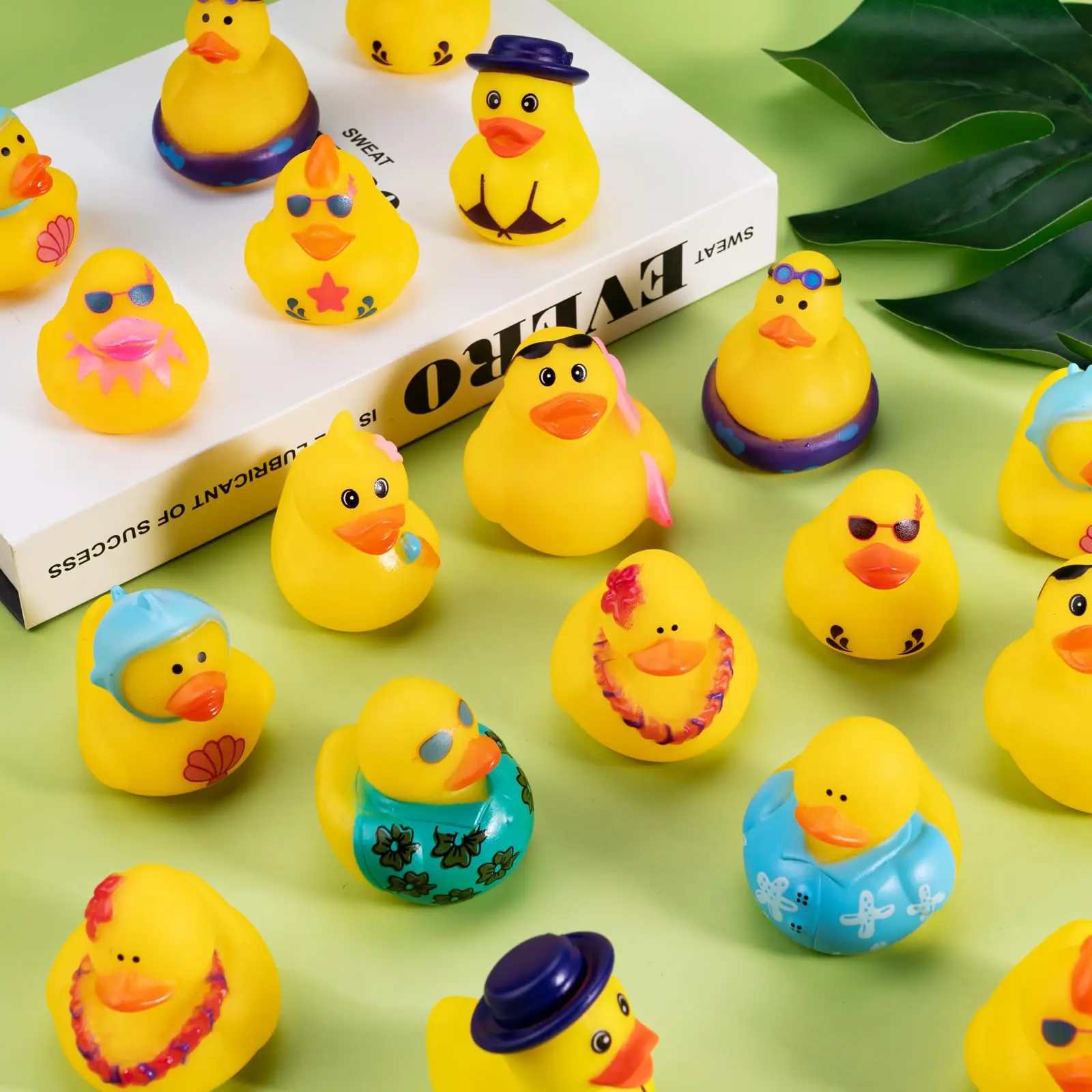 48 Pezzi Paperelle di Gomma Galleggianti Mini Giocattoli da Bagno Estivi, Paperelle Squeaky per Baby Shower, Bomboniere per Feste di Compleanno, Piscina e Vasca da Bagno