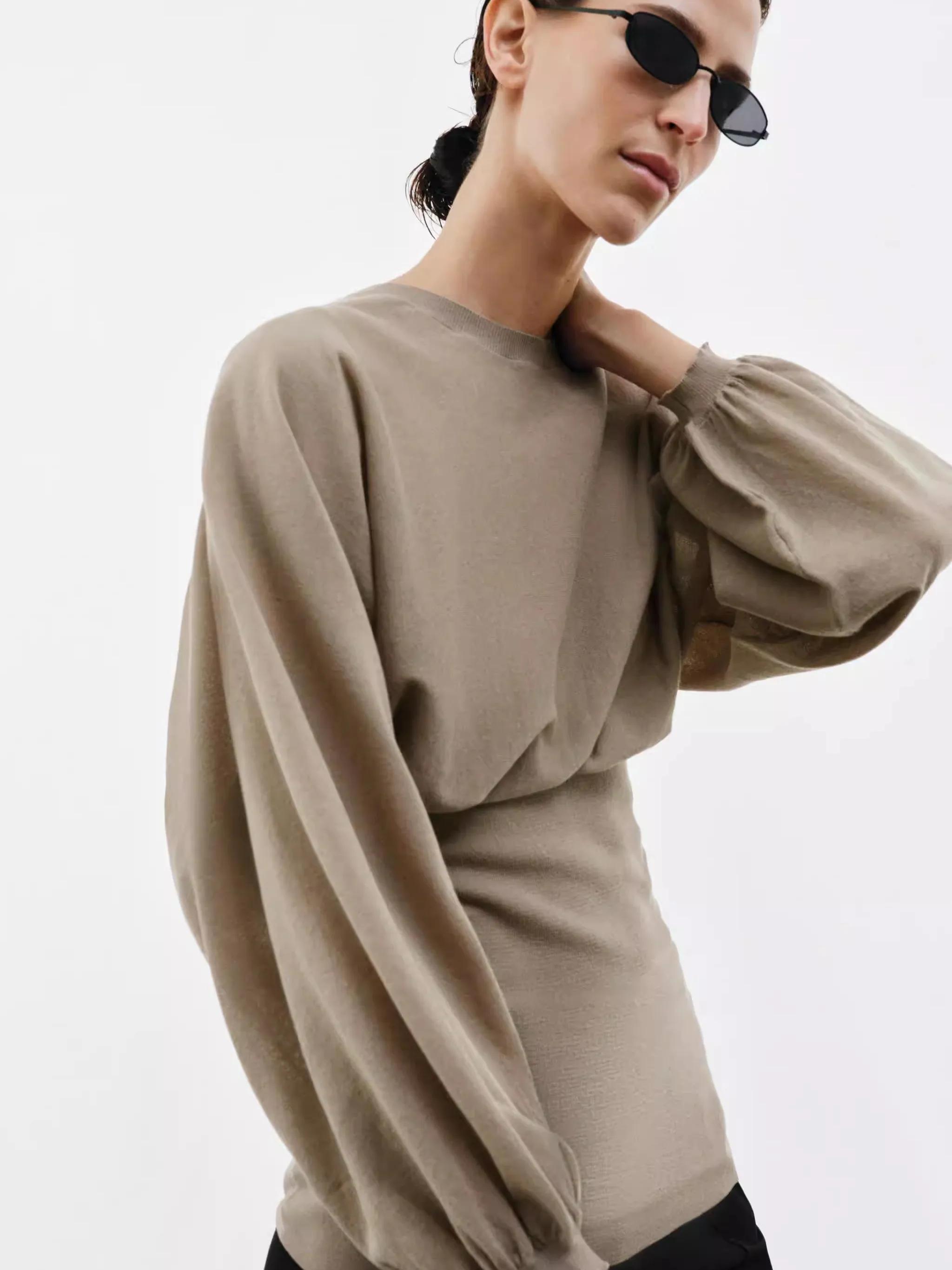 

Spring New Arrival Women's round Neck Bubble Sleeve Slim Fit Hem Top Fashionable Ethnic Style Stage Costume 18-25 Years Old