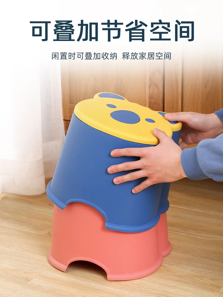 Small  thickened stool, stool plastic short kindergarten children's cute baby steps on their feet to take a shower