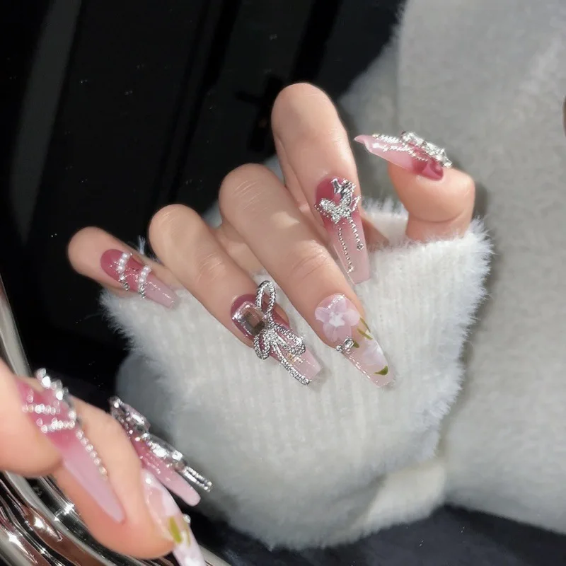 Uñas coreanas bonitas hechas a mano, uñas usables para estudiantes, mariposa blanca, manicura terminada, arte de uñas